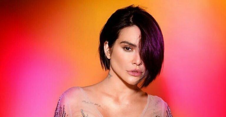 Cleo Pires choca ao exibir pernões em fenda sensual e arranca suspiros na web