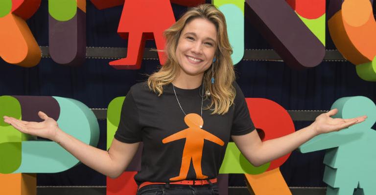 Fernanda Gentil arranca gargalhadas ao fazer piadinha com o tombo que tomou ao vivo no ‘Se Joga’