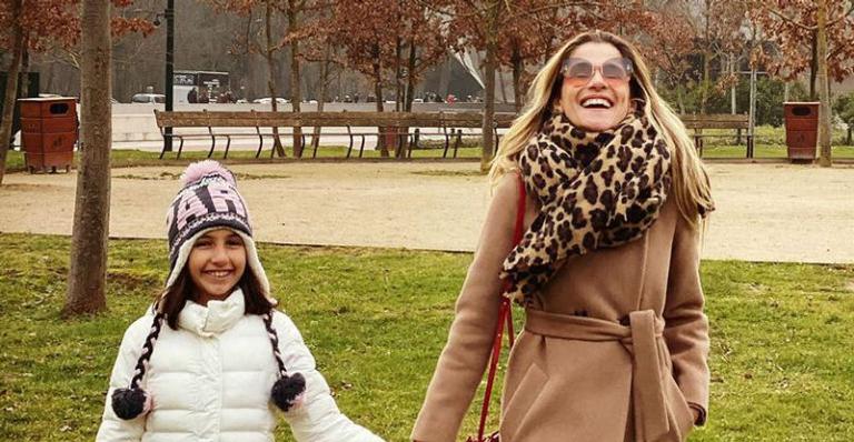 Em Londres, Ingrid Guimarães encanta a web ao aparecer em ponto turístico com sua filha