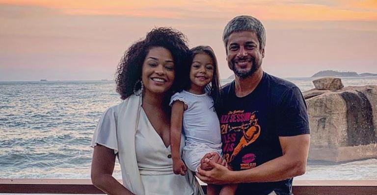 Juliana Alves compartilha clique raro em família e encanta web: ”Fofura”
