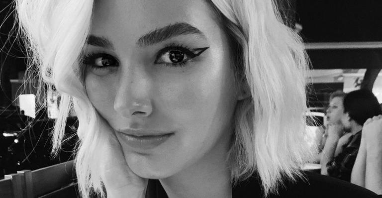 De biquíni, Marina Moschen renova o bronzeado em dia de praia e dispara: ”Sextona”