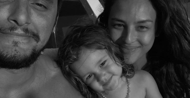 Yanna Lavigne registra momento fofo entre Bruno Gissoni e a filha, Madalena: ”Não pode rir”