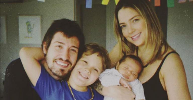 Carol Dantas explode o fofurômetro com clique de Davi Lucca e Valentin fantasiados: ”Não aguento”