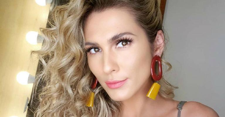 Lívia Andrade arranca suspiros ao colocar o bumbum para jogo com foto em iate na Bahia