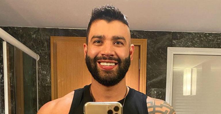 Gusttavo Lima aparece com roupa típica gaúcha em show e internautas aprovam o look