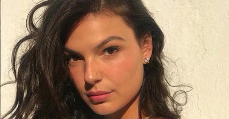 Isis Valverde aparece de biquíni na praia e público vibra: ”Sereia está de volta!”