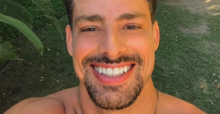 Cauã Reymond publica foto rara ao lado da irmã e encanta seguidores