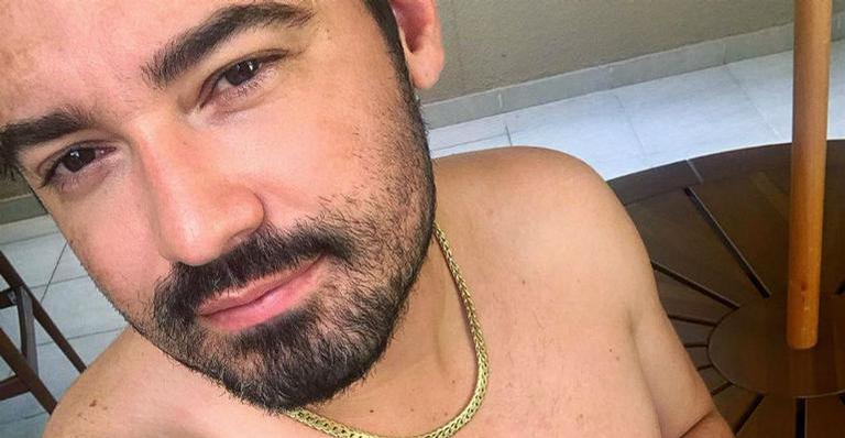 Fernando Zor espanta web ao abaixar calça no meio de estação de trem em Londres
