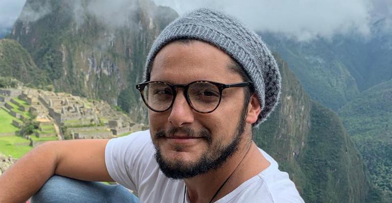 Bruno Gissoni curte Super Bowl de dentro do estádio e encanta fãs com clique: ”Que sonho!”