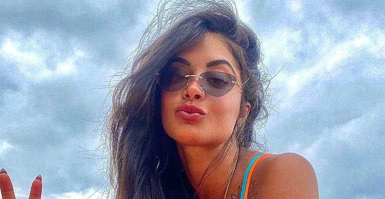 Aline Riscado surge em clique ousado e arranca suspiros dos fãs: ”Sem defeitos”