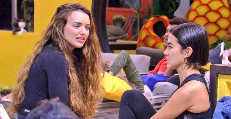 BBB20: Manu Gavassi pede ajuda para se olhar no espelho e encanta os fãs