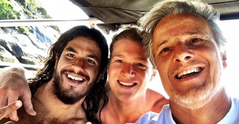 Marcello Novaes impressiona seguidores com clique de seus dois filhos: ”Que genética!”