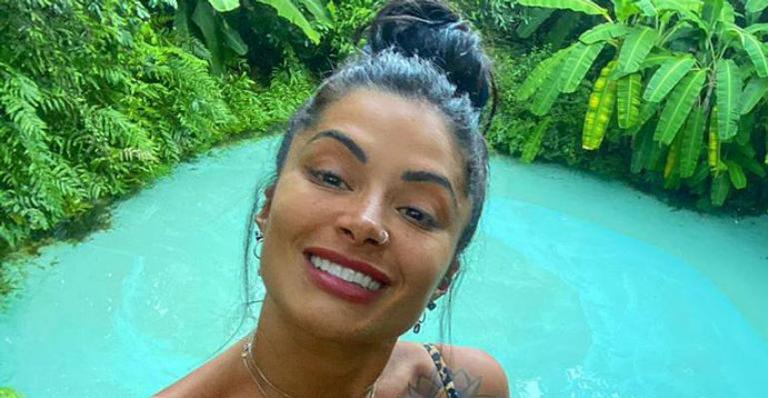 Aline Riscado aparece com acessório de cabelo inusitado e agradece o milagre da vida