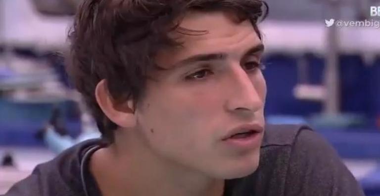 BBB 20: Felipe e Marcela brigam na casa e ofensas surpreendem os brothers
