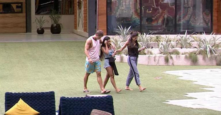 BBB20: Após revelações polêmicas, Lucas tenta falar com Flayslane e sister desconversa