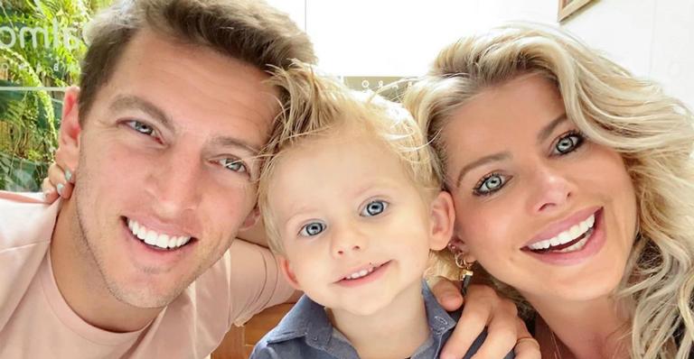 Karina Bacchi revela destino de viagem em família: ”Estamos a caminho”