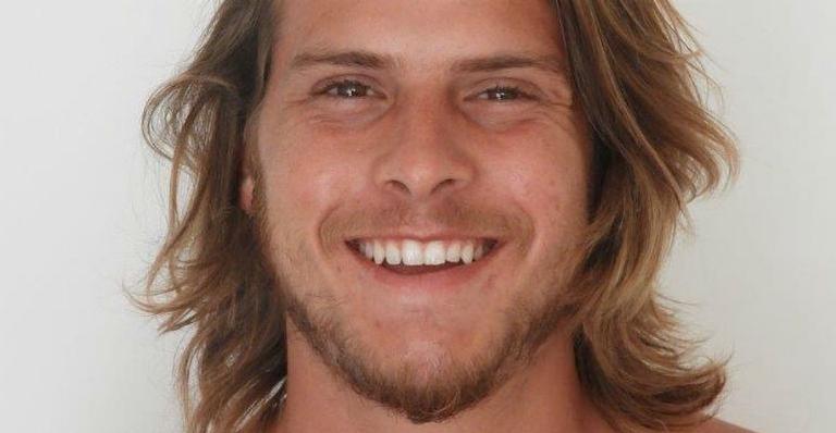 Irmão gêmeo de Daniel, novo confinado do BBB, Tadeu é sucesso no mundo da moda