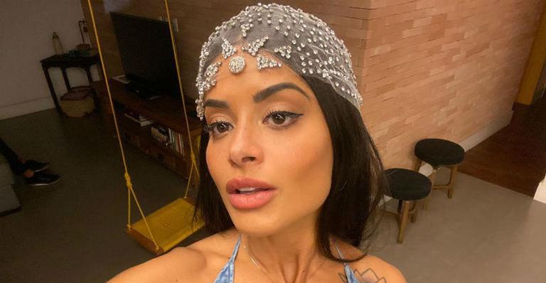 Em clima de Carnaval, Aline Riscado compartilha foto antiga ao lado de Luma de Oliveira e se declara