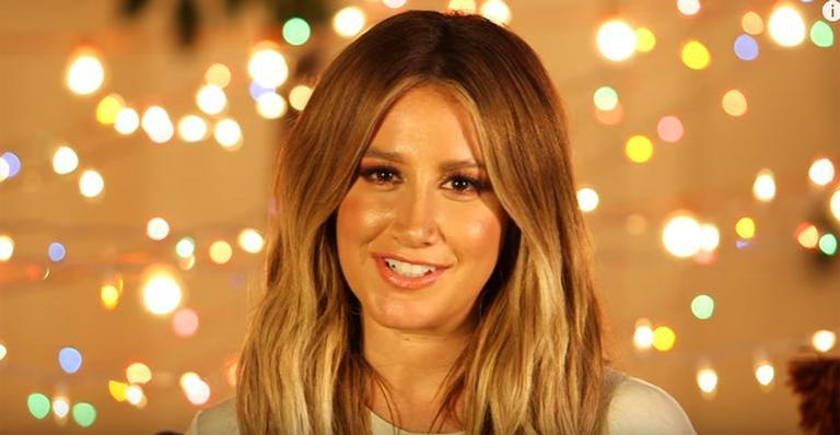 Ashley Tisdale posa de biquíni e faz desabafo sobre o corpo: ”É importante nos amarmos”