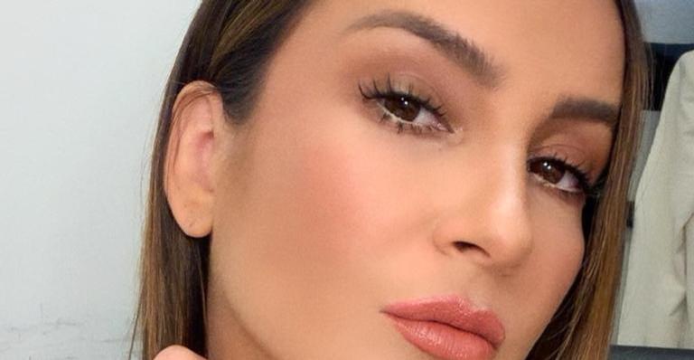 Claudia Leitte mostra filha sorrindo e diverte internautas: ”Duas lindas!”