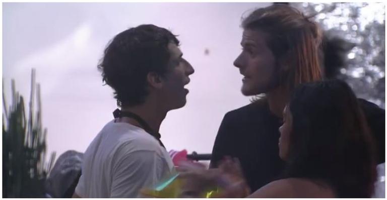 BBB20: Daniel se revolta com postura de Felipe: ”Não trate as mulheres assim, tu é retardado”