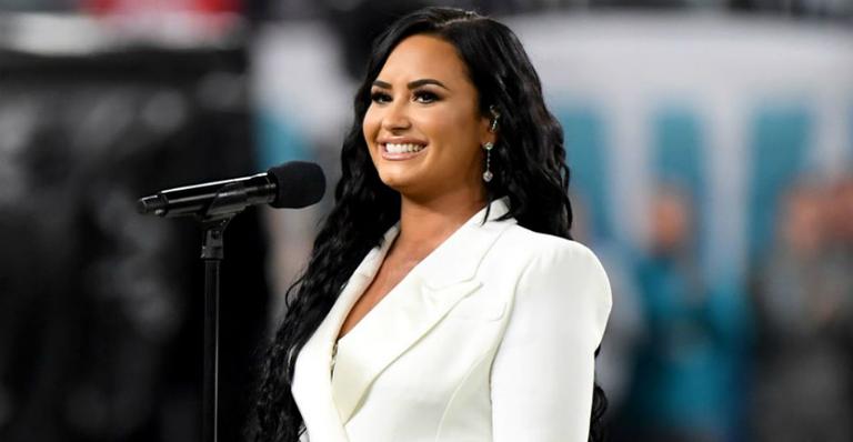 Fonte próxima a Demi Lovato conta como ela está se mantendo sóbria