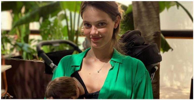 Laura Neiva compartilha clique fofo com a filha, Maria