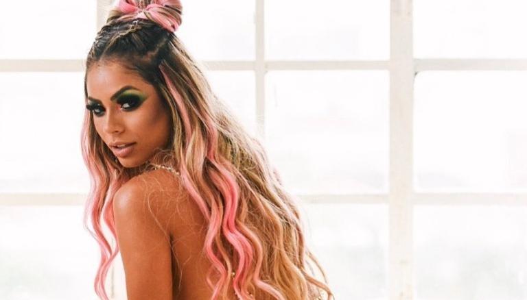 Lexa aparece irreconhecível e ousada em cenário futurístico para o clipe de ‘Treme Tudo’