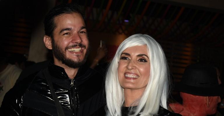 Fantasiados, Fátima Bernardes e Tulio Gadelha aproveitam festa de Carnaval no Nordeste