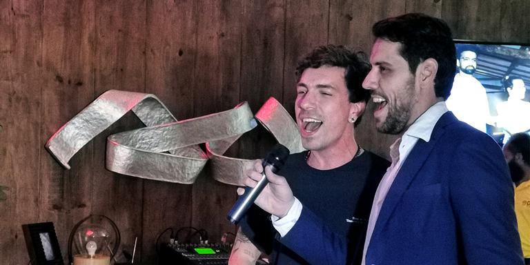Thiago Arancam e Di Ferrero cantam Bocelli em Ilhabela