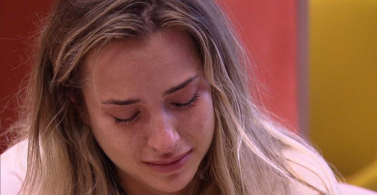 BBB20: Após festa, Gabi chora e desabafa: ”Não consigo mais acreditar no amor”
