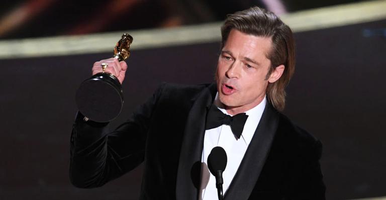Brad Pitt leva o primeiro prêmio da noite por Melhor Ator Coadjuvante no Oscar 2020