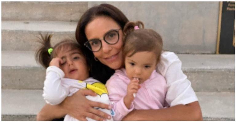 Ivete Sangalo comemora 2 anos das filhas gêmeas: ”Nossas princesas”