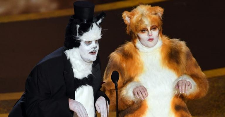 Oscar 2020: James Corden e Rebel Wilson entregam prêmio fantasiados: ”Nós precisávamos disso”