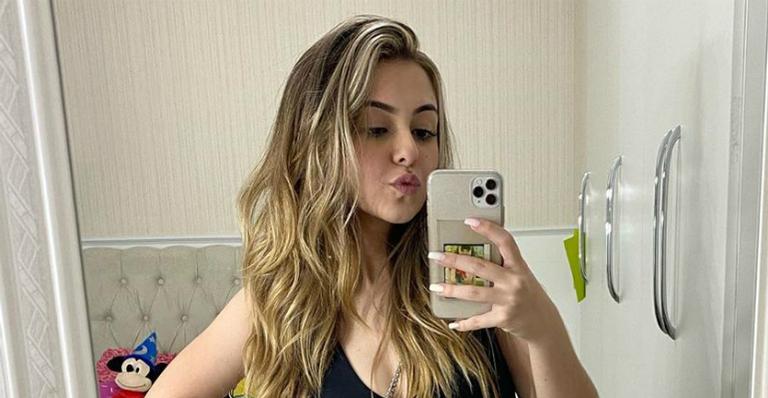 Klara Castanho compartilha registro da infância e encanta seguidores: ”Fofa”