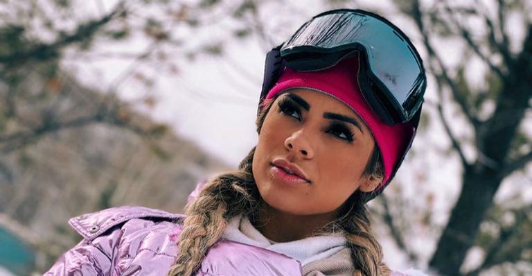 Em clima de Carnaval, Lexa coloca o bumbum para jogo e faz piada sobre o seu bloquinho