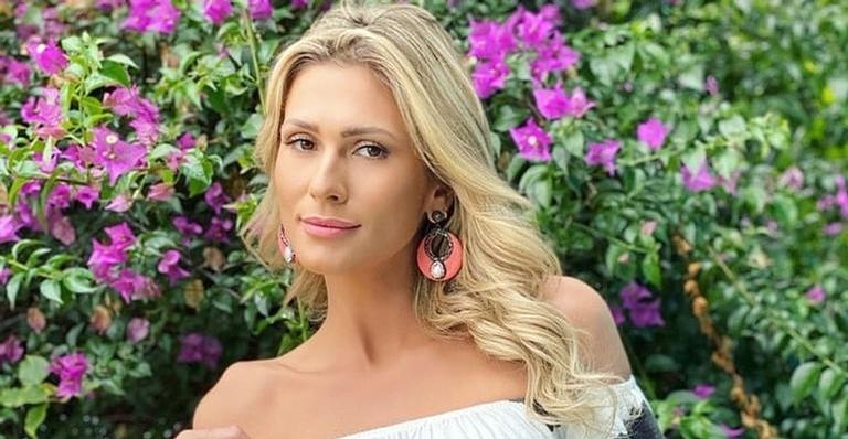 Lívia Andrade aposta em look transparante e curvas se destacam: ”Que sensual!”