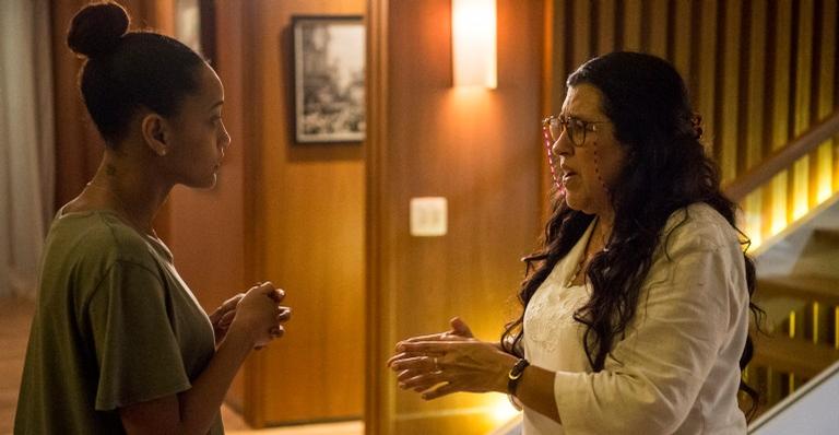 Personagem escapa da morte e fica milionária na novela ‘Amor de Mãe’