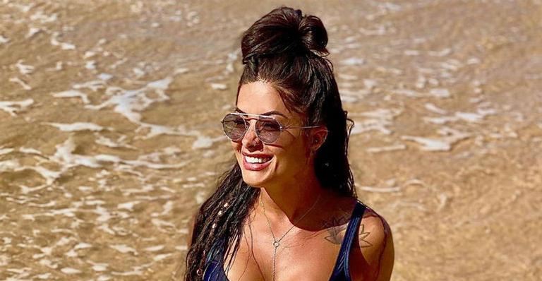 Aline Riscado aparece surfando em lagoa de Nova Lima e seguidores não seguram elogios