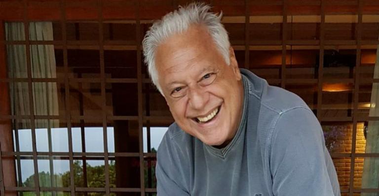 Antonio Fagundes compartilha paixão por meias coloridas e divertidas: ”Não tenho meia normal”