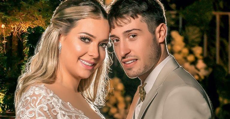Vinicius Martinez tatua música com que Carol Dantas entrou no casamento