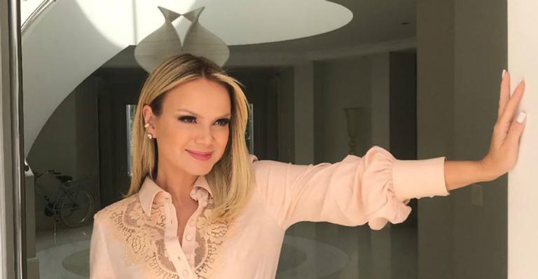 Eliana se prepara para trabalho e faz declaração: ”Eu amo meu trabalho”