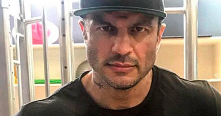 Kleber Bambam, campeão do BBB1, compra carro no valor de R$ 800 mil