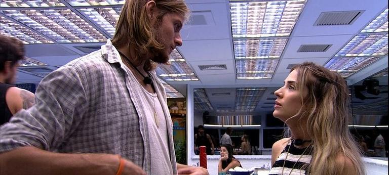 BBB20: Gabi desabafa com Daniel sobre desentendimento com Flayslane: ”Eu fico mal”
