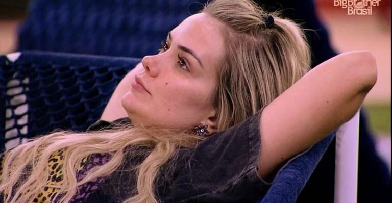 BBB 20: Gizelly desconfia das intenções de Daniel ao tentar se envolver com Marcela