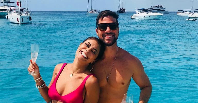Juliana Paes relembra registro ao lado do maridão em clique feito pelo filho: ”Foto do Pedro”