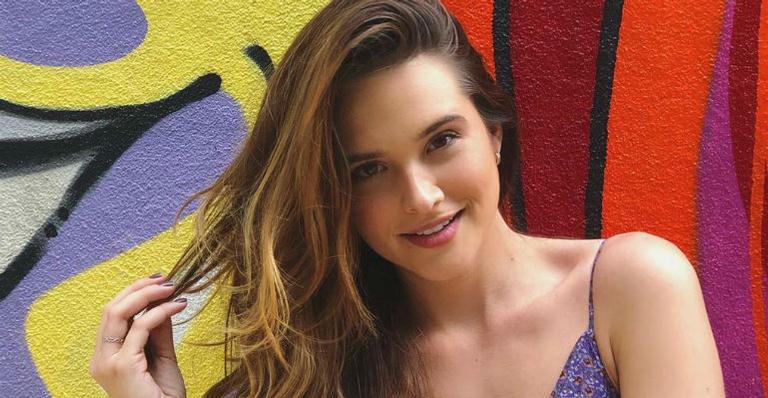 Juliana Paiva dá susto nos fãs ao aparecer desmaiada nos bastidores de ”Salve-se Quem Puder”