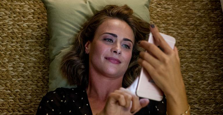 Juliana Silveira abre o jogo sobre sua nova série que trata de aplicativos de relacionamentos