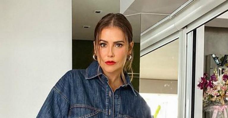 Deborah Secco relembra viagem para o Caribe e exibe corpo sarado