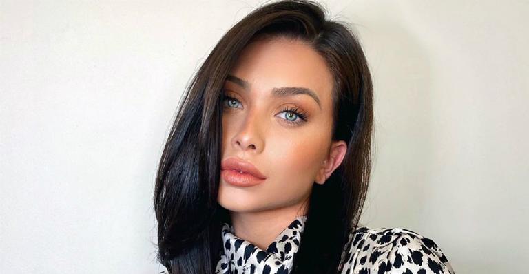 Flavia Pavanelli se choca ao receber festa de noivado surpresa dos amigos